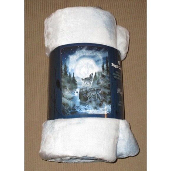 New Wolf Moon Spirit Plush Throw Blanket Al Agnew Outdoor Creek Pack Wolves NIP - Picture 3 of 3